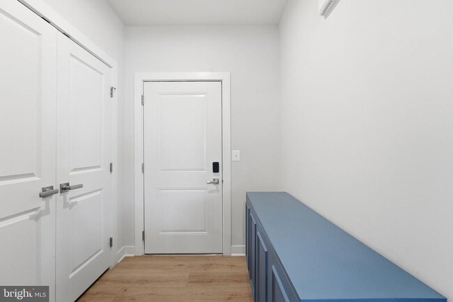 Building Photo - 46294 Mount Milstead Ter