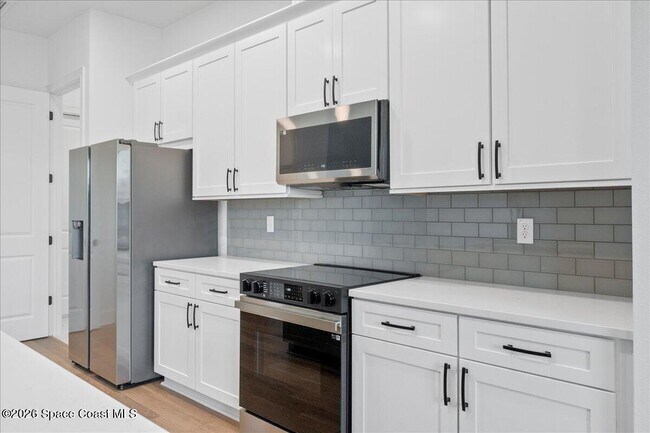 Building Photo - 447 Hancock St