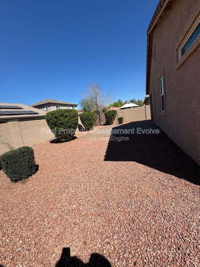 Building Photo - 13014 W Lamar Rd