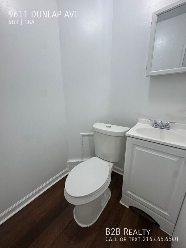 Building Photo - 9611 Dunlap Ave