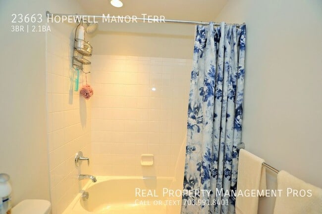 Building Photo - 23663 Hopewell Manor Terrace