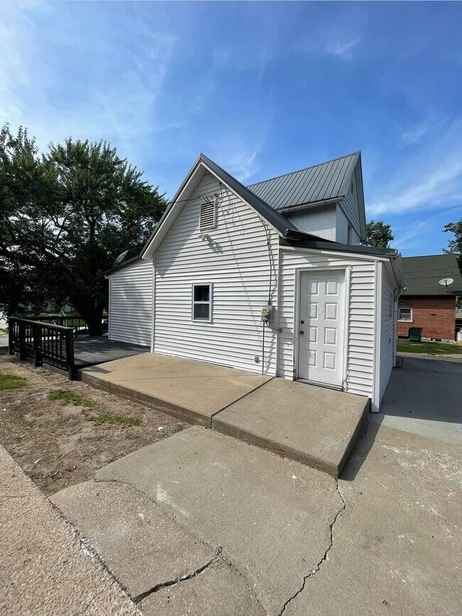 Building Photo - Beautiful newly remodeled 2 bed - 2 full baths!!!