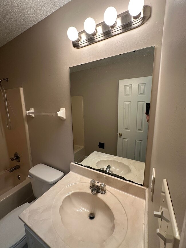 Building Photo - 3812 Clarion Dr
