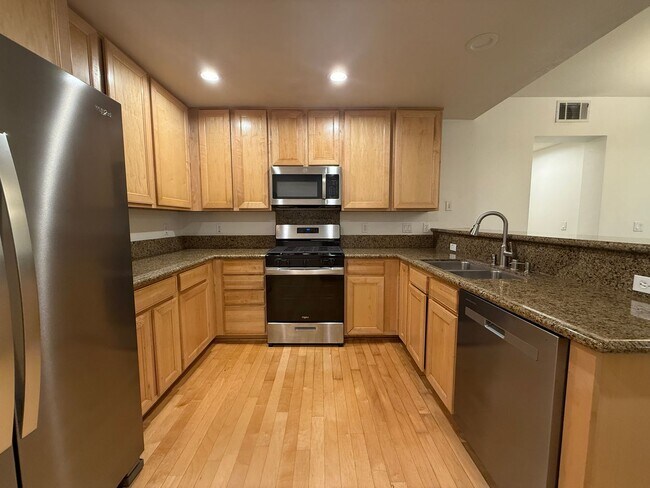 Building Photo - Beautiful Upscale and Modern 2 Bedroom 2 B...