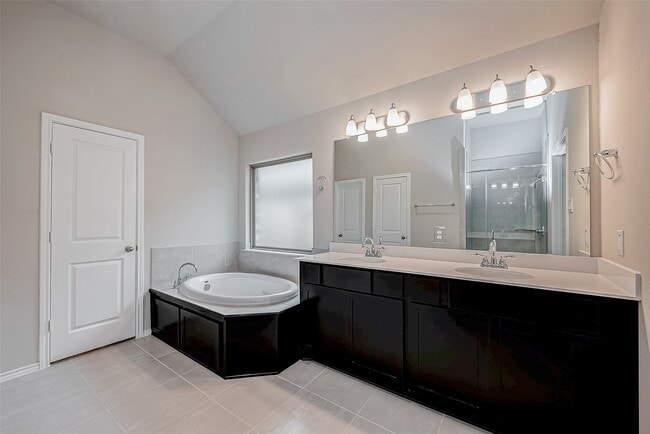 Building Photo - 8539 Int'l Fls Dr