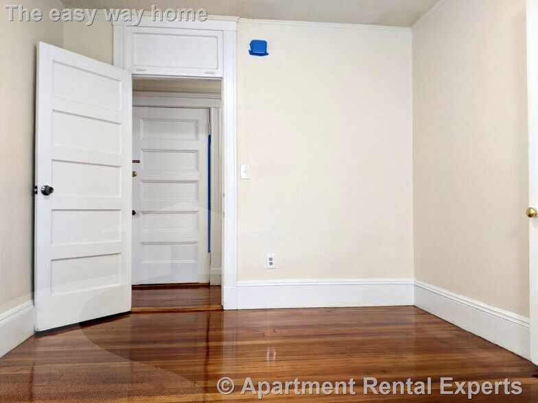 Building Photo - 18 Sanborn Ave