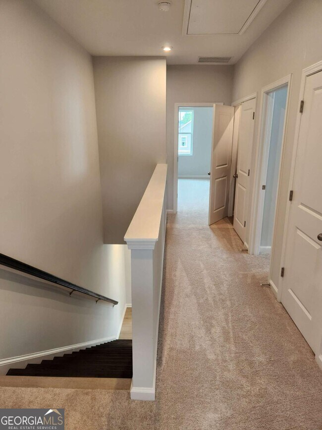 Building Photo - 821 York Aly