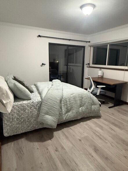 Building Photo - 1049 Danby Rd