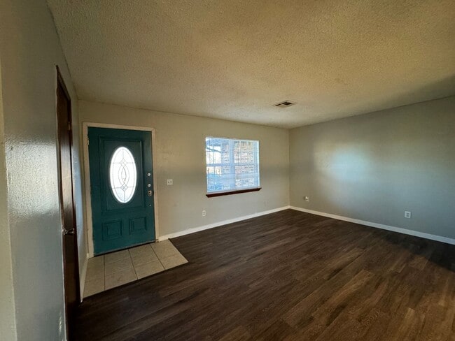 Building Photo - Charming home in North Edmond + 2 bedrooms