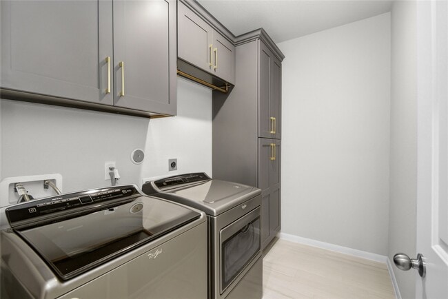 Building Photo - 2815 Torrey Pines Dr