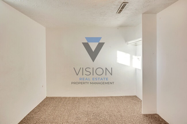 Building Photo - 360 E 400 S
