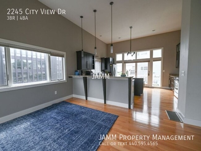 Building Photo - 2245 City View Dr