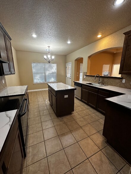 Building Photo - 3052 Pine Valley Dr