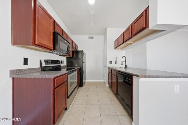 Building Photo - 16013 S Desert Foothills Pkwy