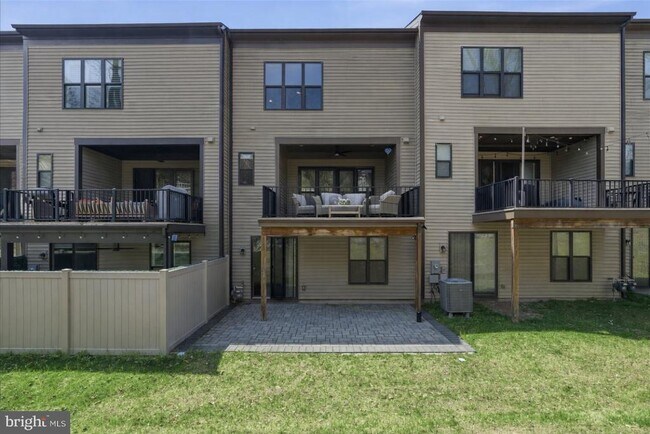 Building Photo - 4537 Plateau Dr