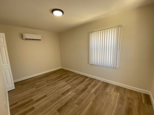 Building Photo - 1645 W Adams Blvd