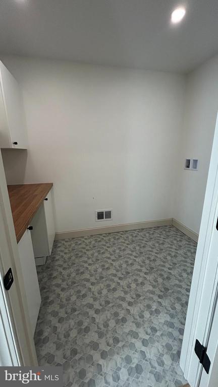 Building Photo - 165 Ammon Rd