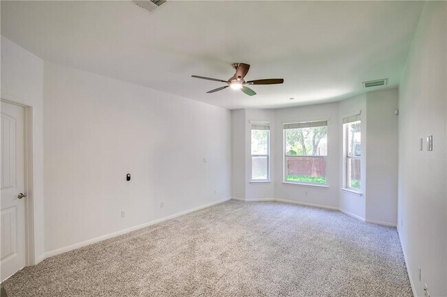 Building Photo - 401 Ridgetop Bend