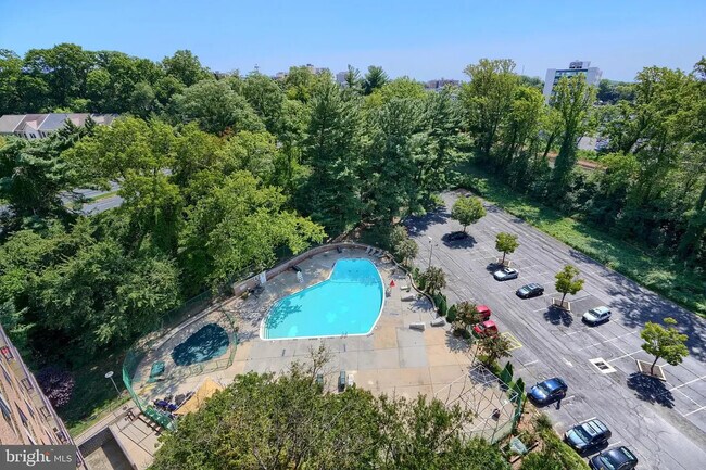 Building Photo - 1900 Lyttonsville Rd