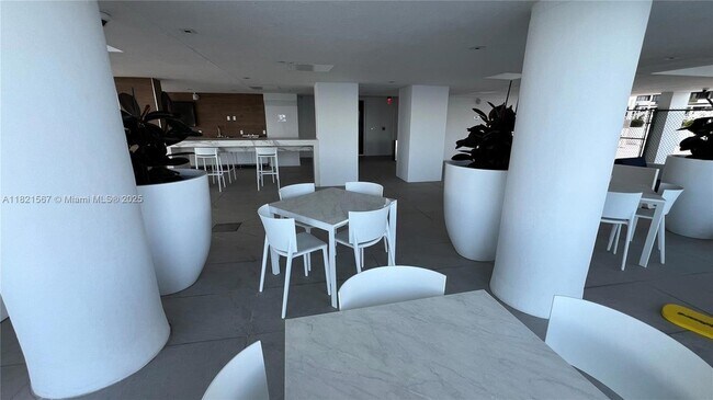 Building Photo - 770 Claughton Island Dr