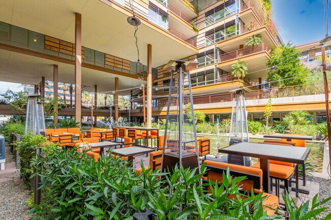 Building Photo - 7131 E Rancho Vista Dr