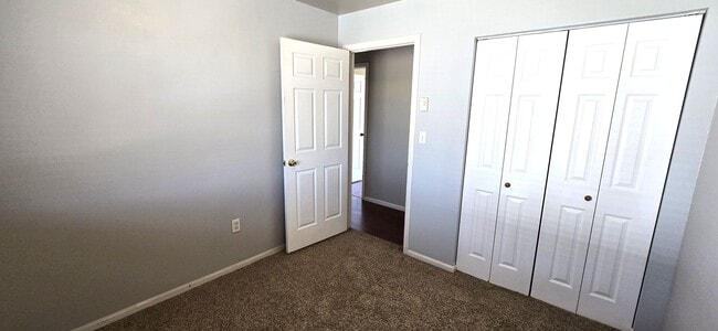 Building Photo - 5 Bedroom, 2 Bathroom Home For Rent In Wes...