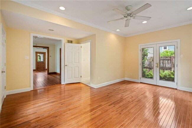 Building Photo - 318 Highland Ln