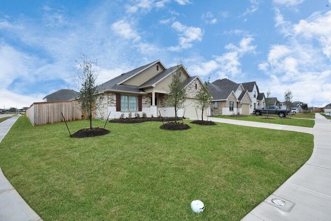 Building Photo - 2734 San Bernard Dr