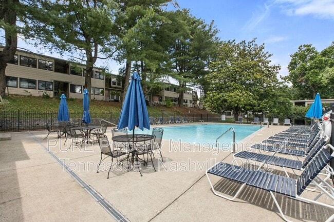 Building Photo - 3000 Hillsboro Pike