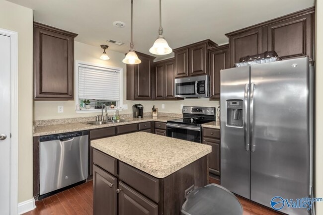 Building Photo - 5015 Montauk Trail SE