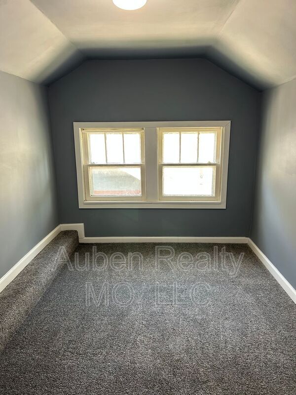 Building Photo - 5514 Harrison St