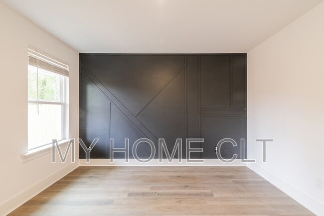 Building Photo - 2617 Dr Carver Rd