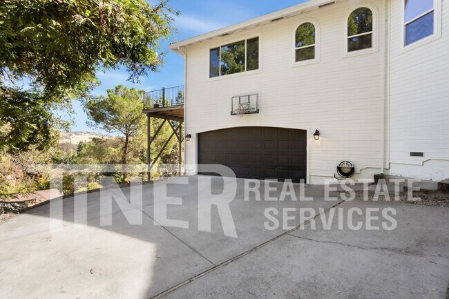 Building Photo - Stunning Views 4 Bedroom El Dorado Hills Gem