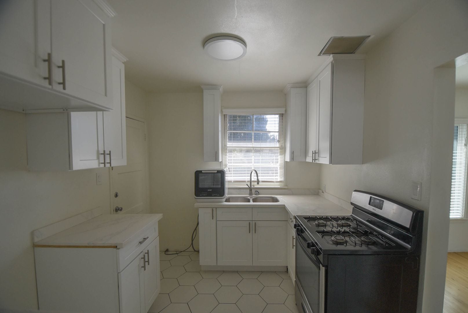 Building Photo - 5654 Camellia Ave