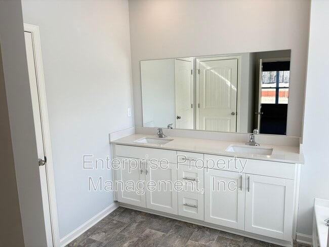 Building Photo - 80 Burr Oak Cv