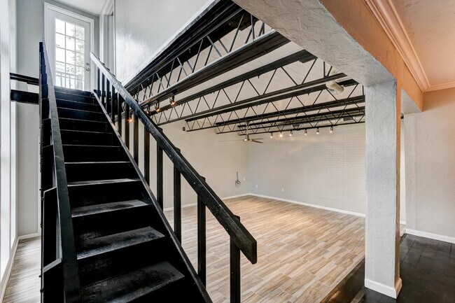 Building Photo - Modern 3-Bedroom Home with Spacious Deck Near Penn Square Mall!