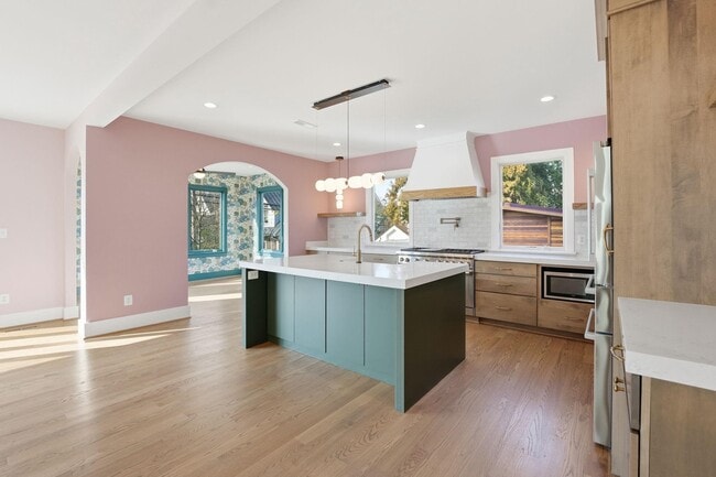 Building Photo - 1618 N Danville St