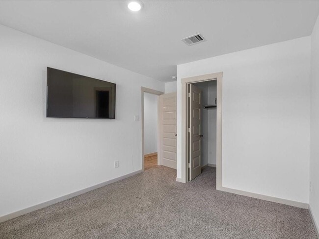 Building Photo - 1702 Maclane Ct
