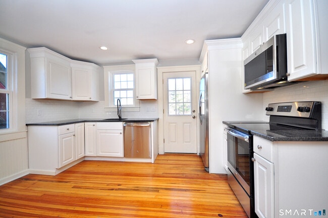 Building Photo - 14 Hazelmeadow Pl