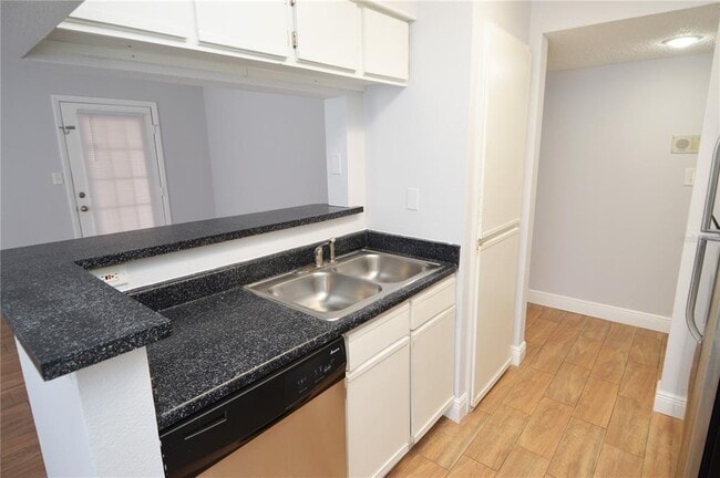 Building Photo - 8722 Mallard Reserve Dr