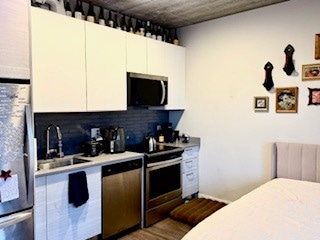 Building Photo - 2407 W Eastwood Ave