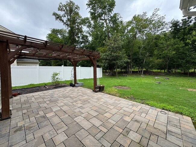 Building Photo - 624 Leonard Ln