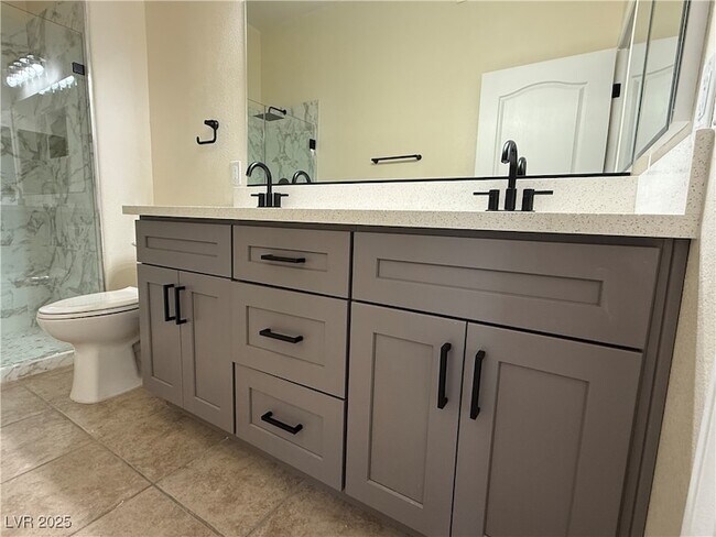 Building Photo - 2305 W Horizon Ridge Pkwy