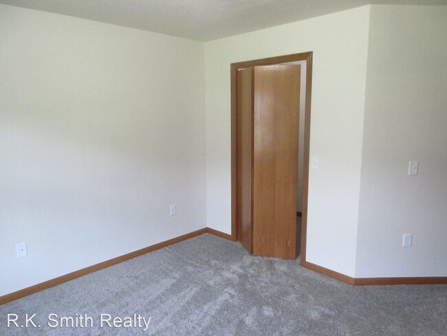 Building Photo - 553 W Sunset Dr