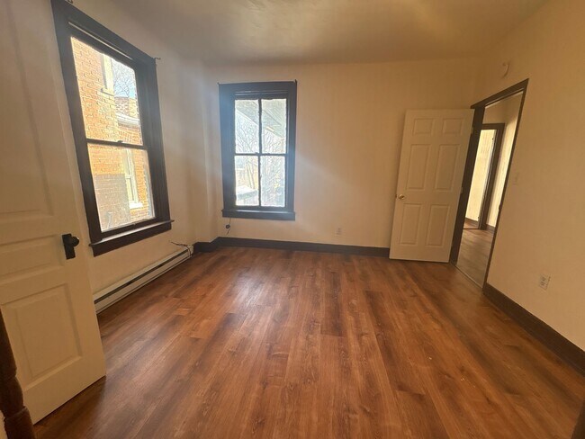 Building Photo - 3 Bedroom 1 Bath Large Rooms-York City SD