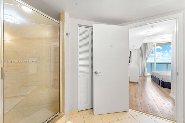 Building Photo - 16699 Collins Ave