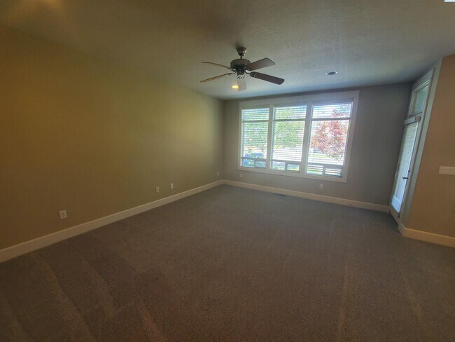 Building Photo - Columbia Point condo for rent