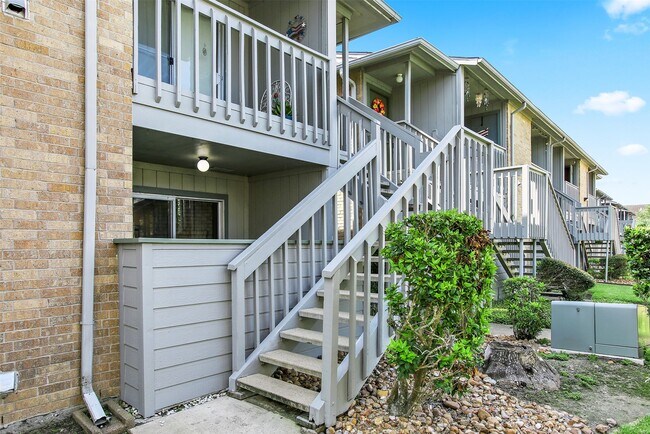 Building Photo - 260 El Dorado Blvd
