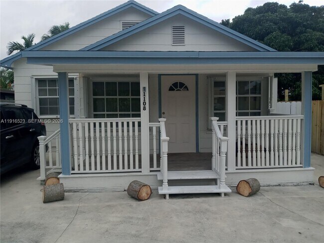 Building Photo - 11108 Peachtree Dr