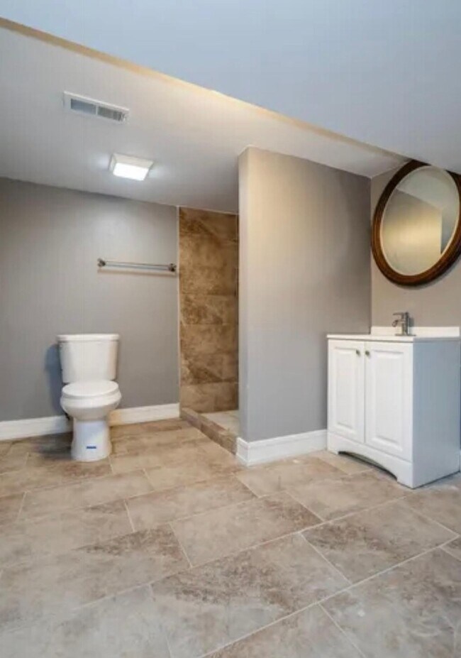 Building Photo - Spacious 4BR Duplex | Modern Upgrades | St...